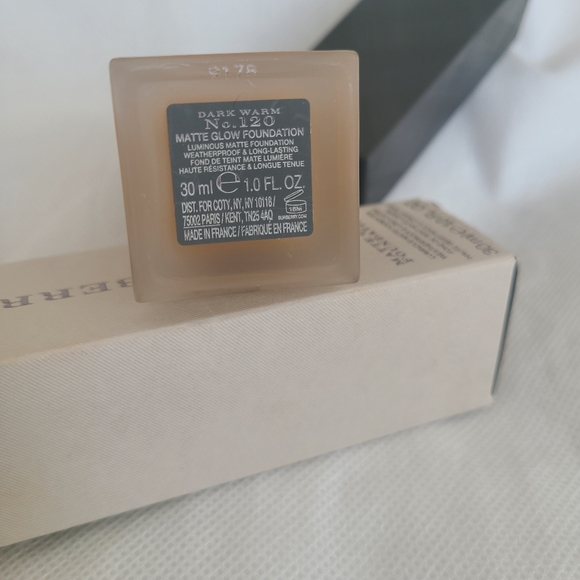 Burberry Women's Matte Glow Foundation Dark Warm No.120 - Picture 3 of 3